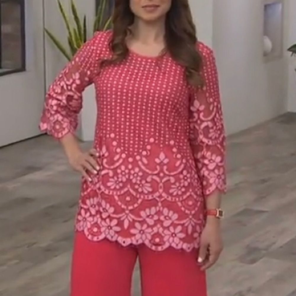 Isaac Mizrahi 3/4 Sleeve Bi-Color Lace Tunic